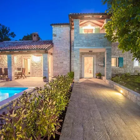 Medvidici Villa