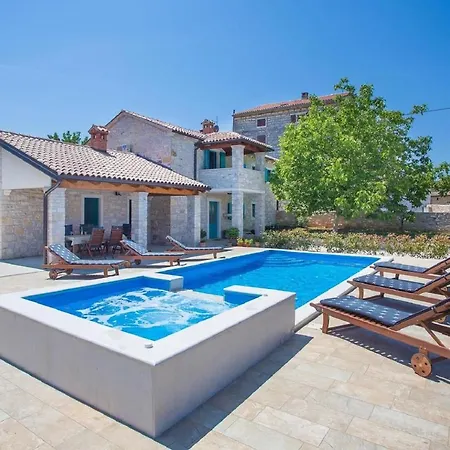 Medvidici Vila Rajki