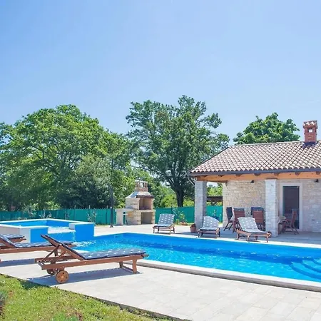 Medvidici Villa *